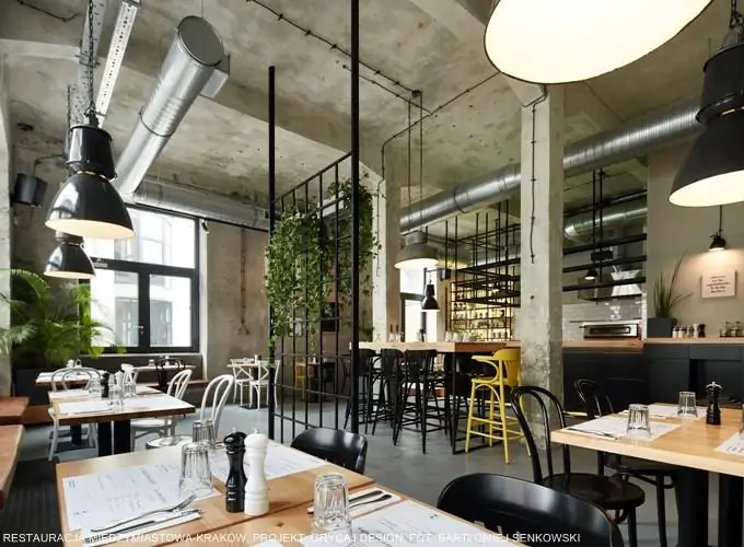 drevex-klasicka-drevena-ohybana-barova-stolicka-SRBST-165-restauracia-Miedzymiastowa